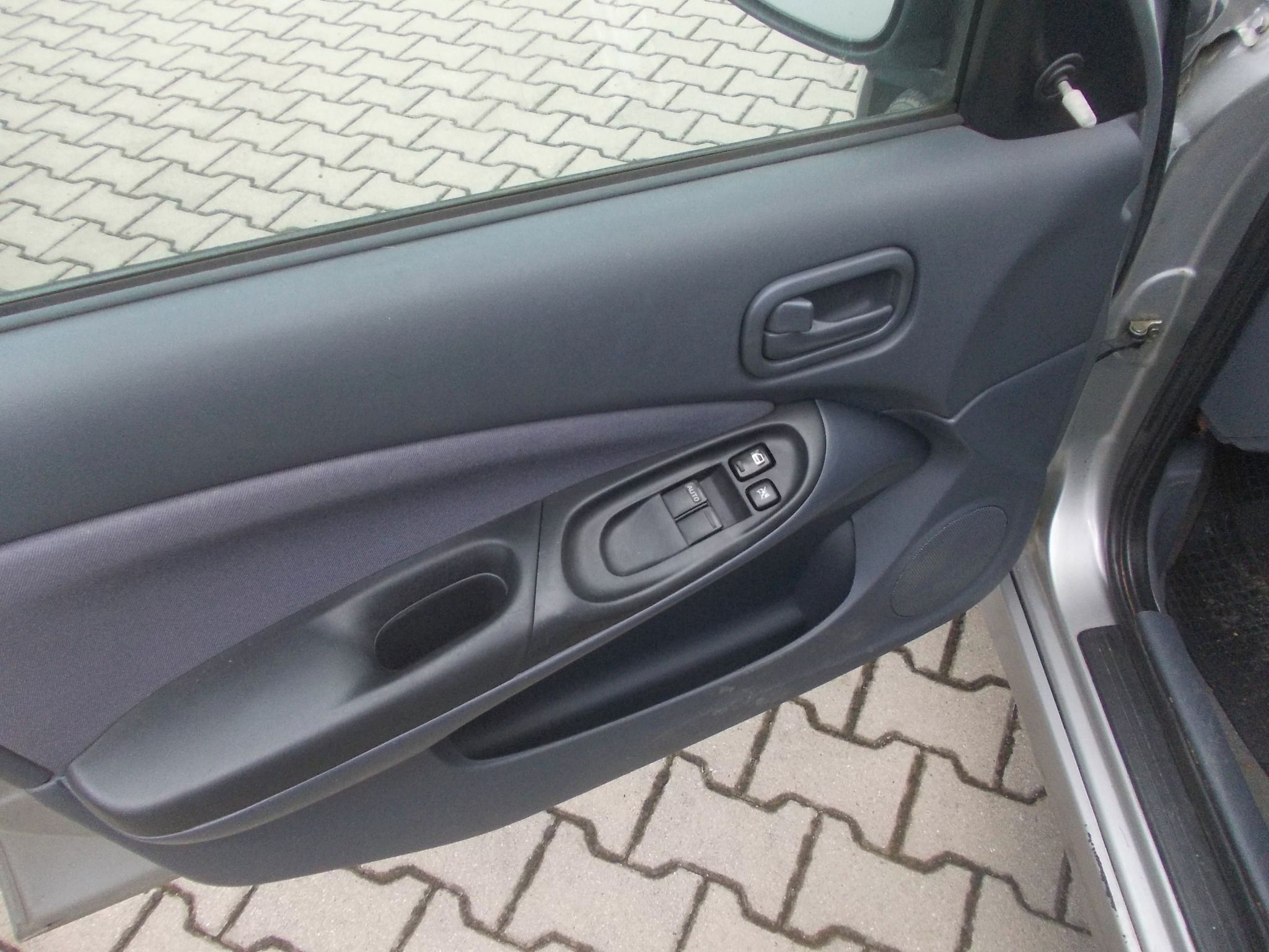 Nissan Almera, 1.5i 72KW - fotka 5