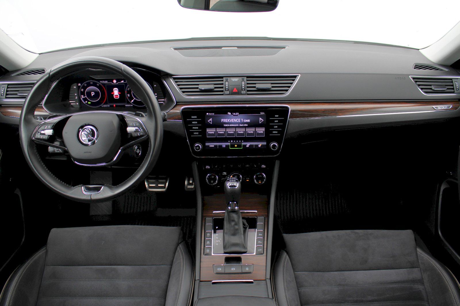 Škoda Superb, Scout 2.0TDI / 147kW 4x4 7°DSG - fotka 5