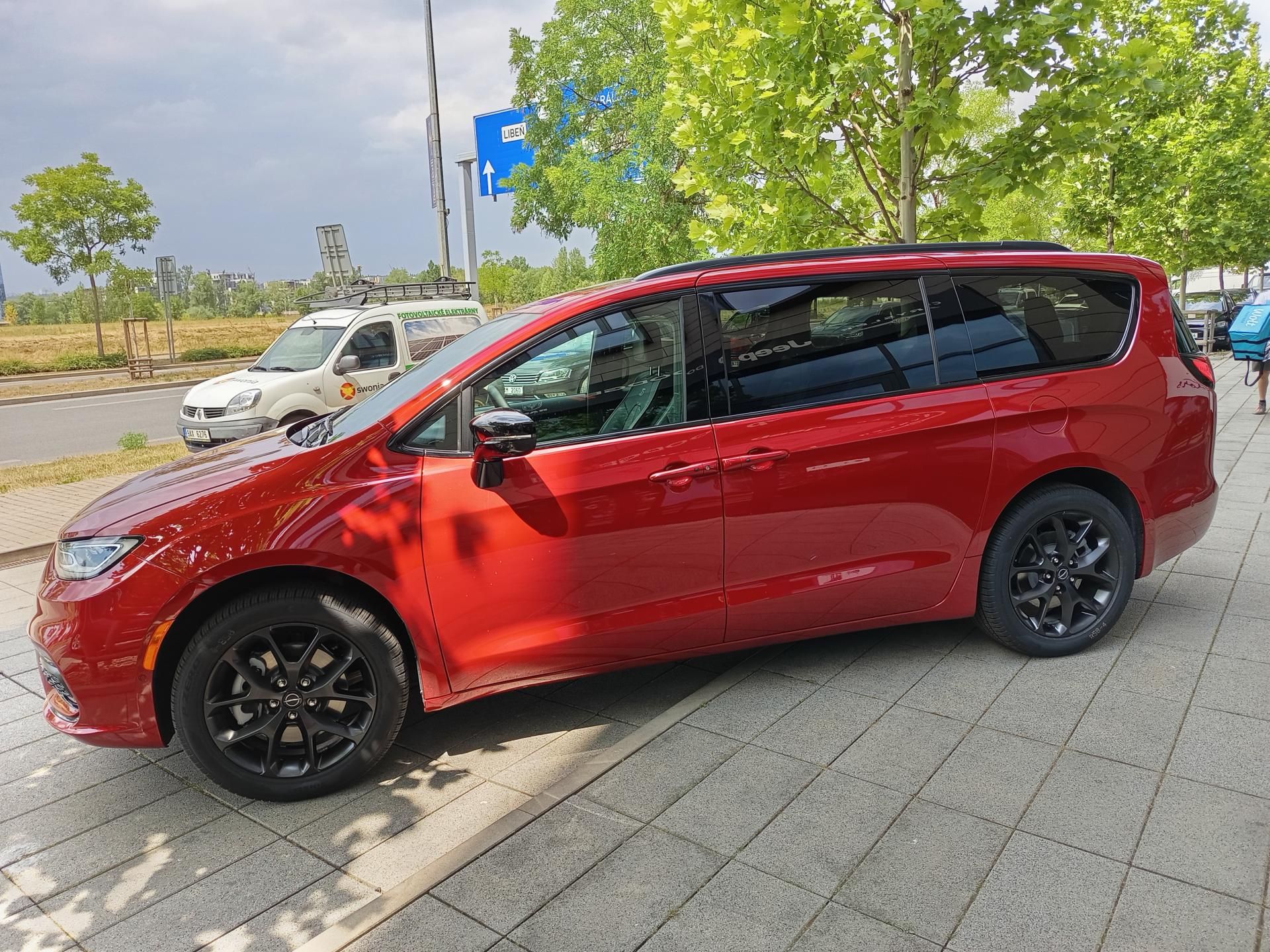 Chrysler Pacifica, 2025 Limited AWD SKLADEM - fotka 5