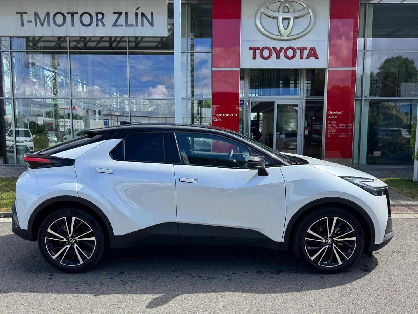 Toyota C-HR, Executive - fotka 2
