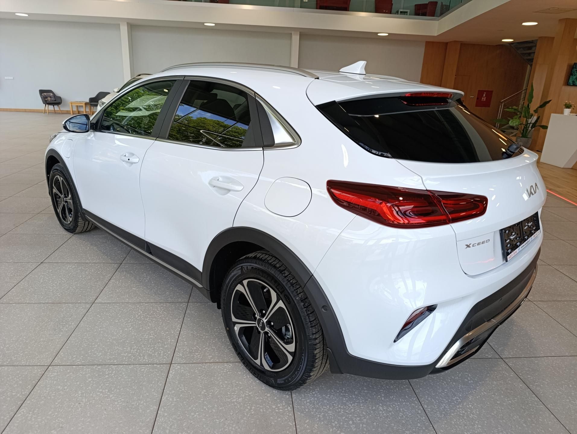Kia XCee´d, 1,6 GDi GPF PHEV 6DCT PREMIUM - fotka 4