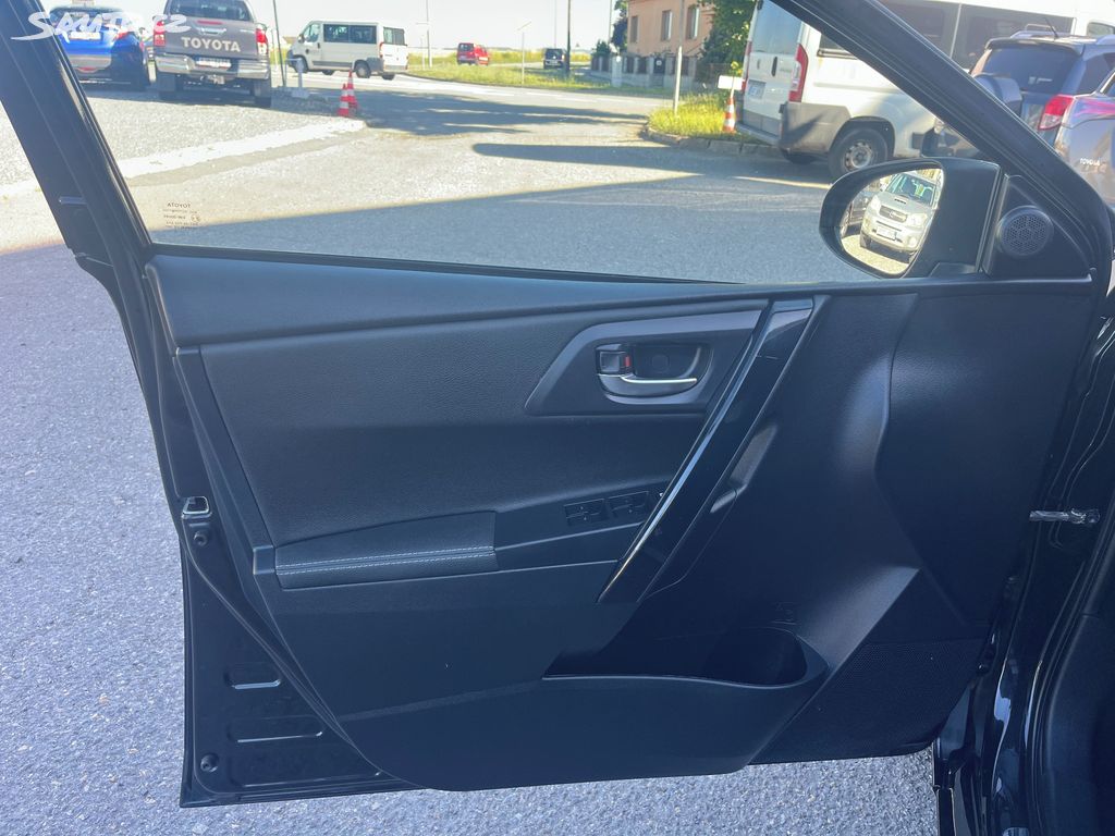 Toyota Auris, fotka 17