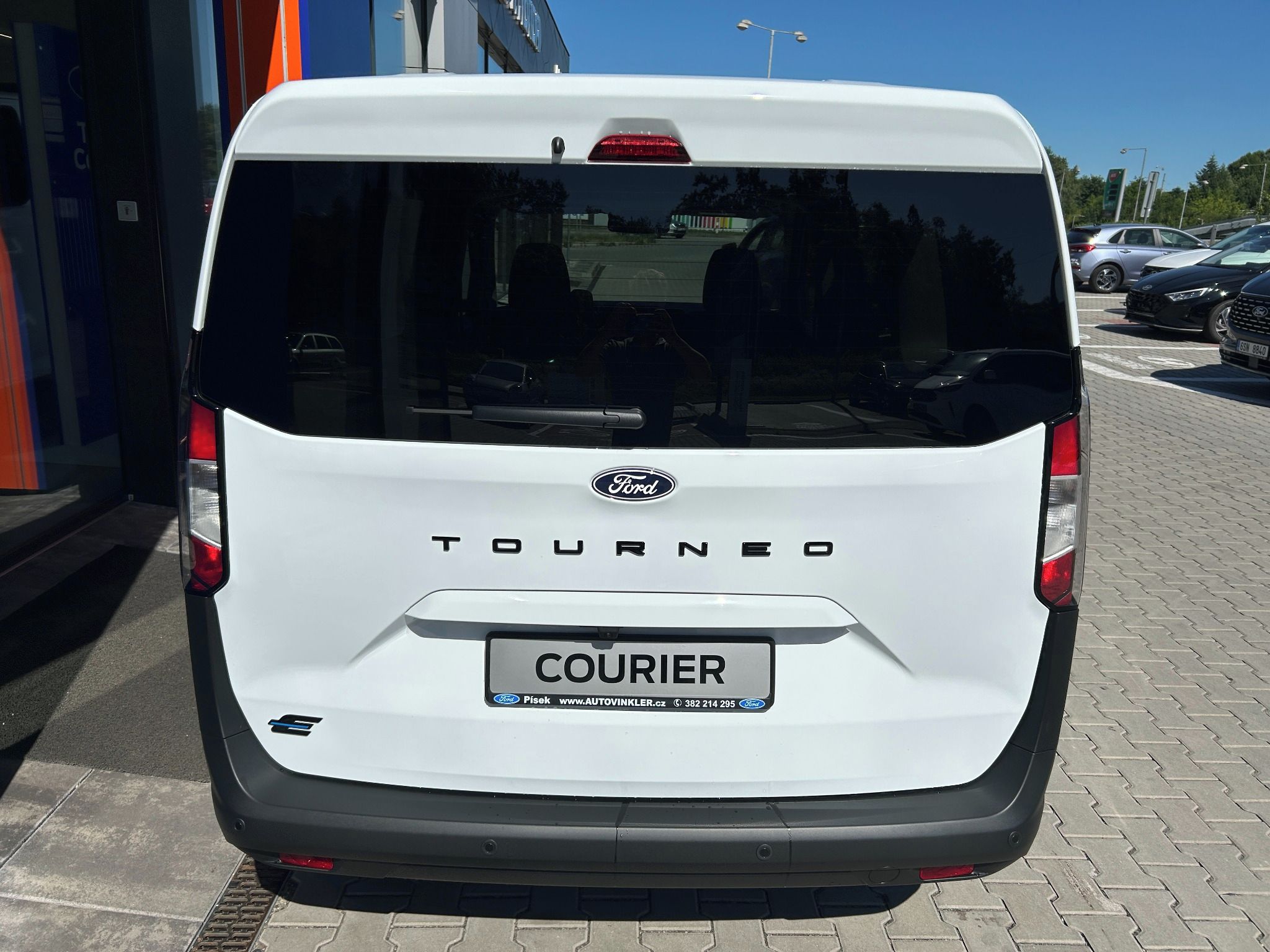 Ford Tourneo Courier, 43 kWh Elektromotor Trend L1 - fotka 5