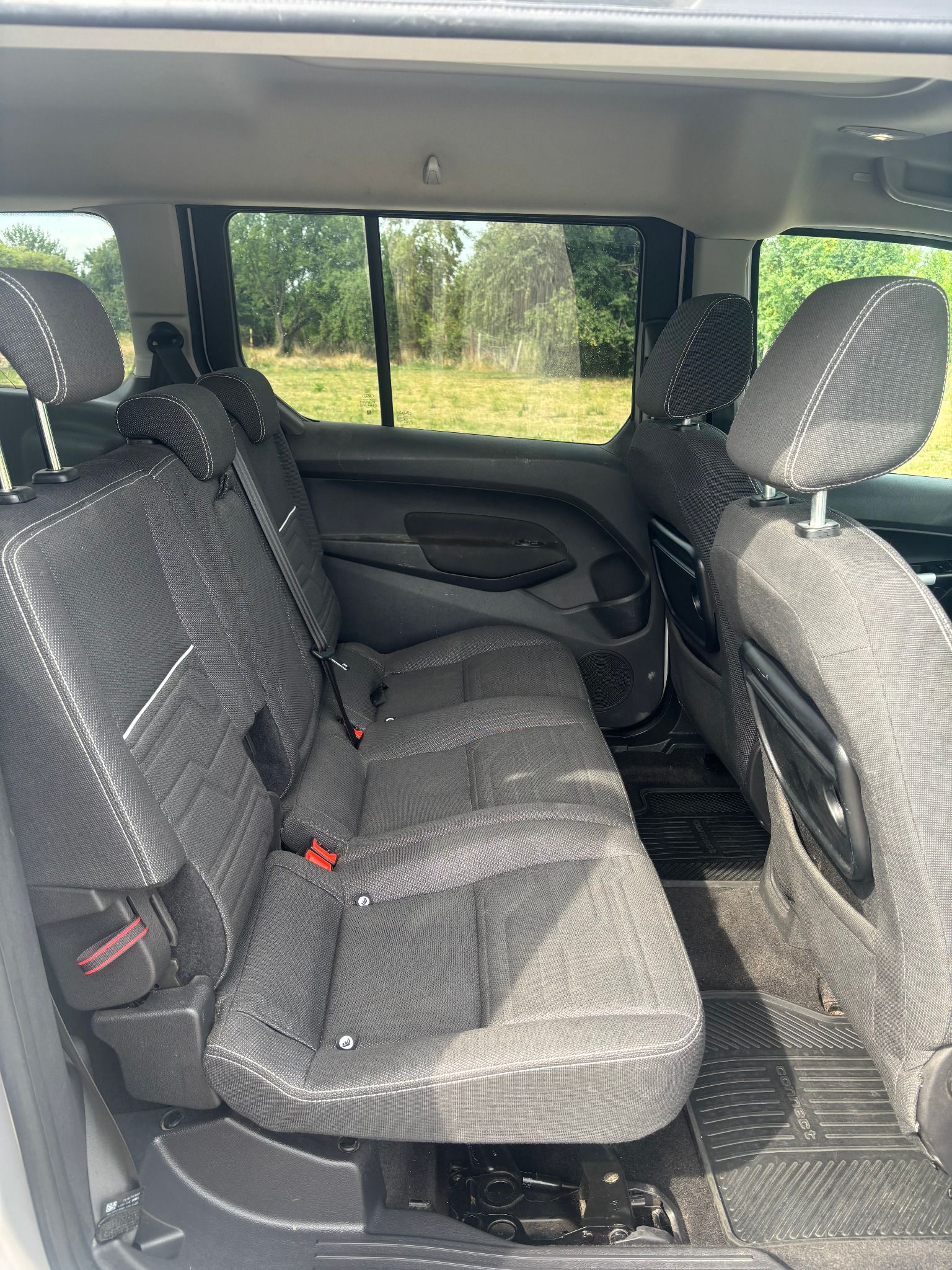 Ford Tourneo Connect, 1,5 TDCi,88 kW,PANORAMA,7 MÍST - fotka 6