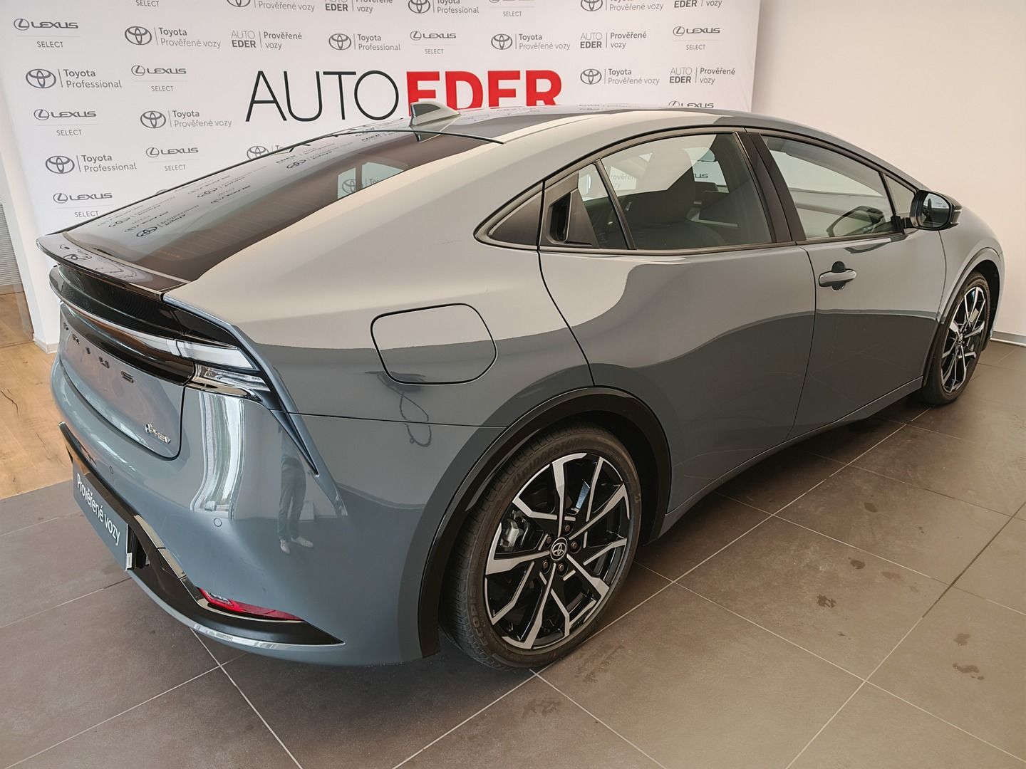 Toyota Prius, 2,0 Prestige  Plug-in Hybrid - fotka 4