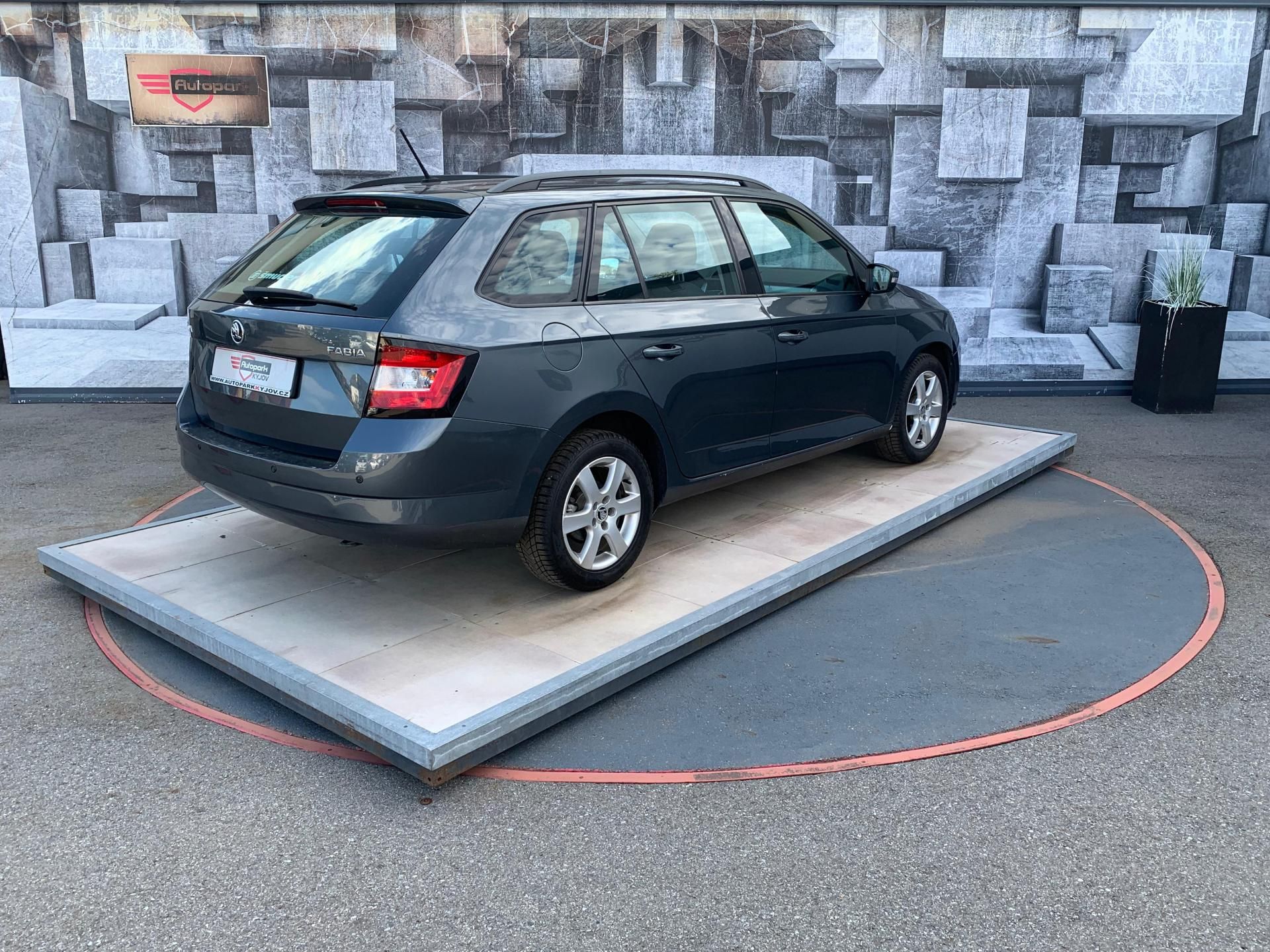 Škoda Fabia, 1.2TSi, 66KW, TEMPOMAT - fotka 6
