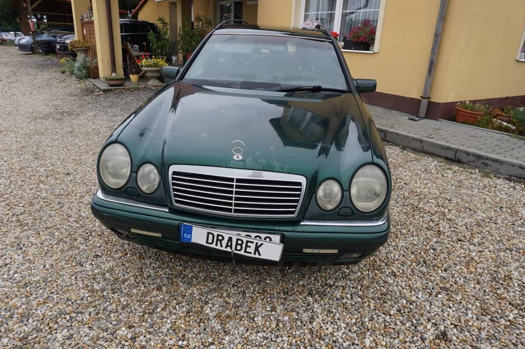 Mercedes-Benz Třídy E, E 290