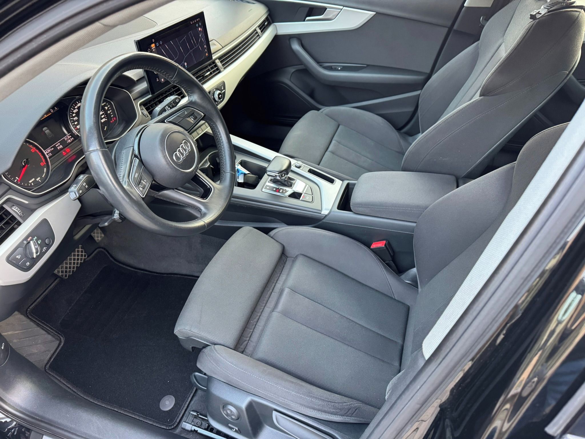 Audi A4, ACC,LANE,MASÁŽ,nový motor+přev - fotka 5