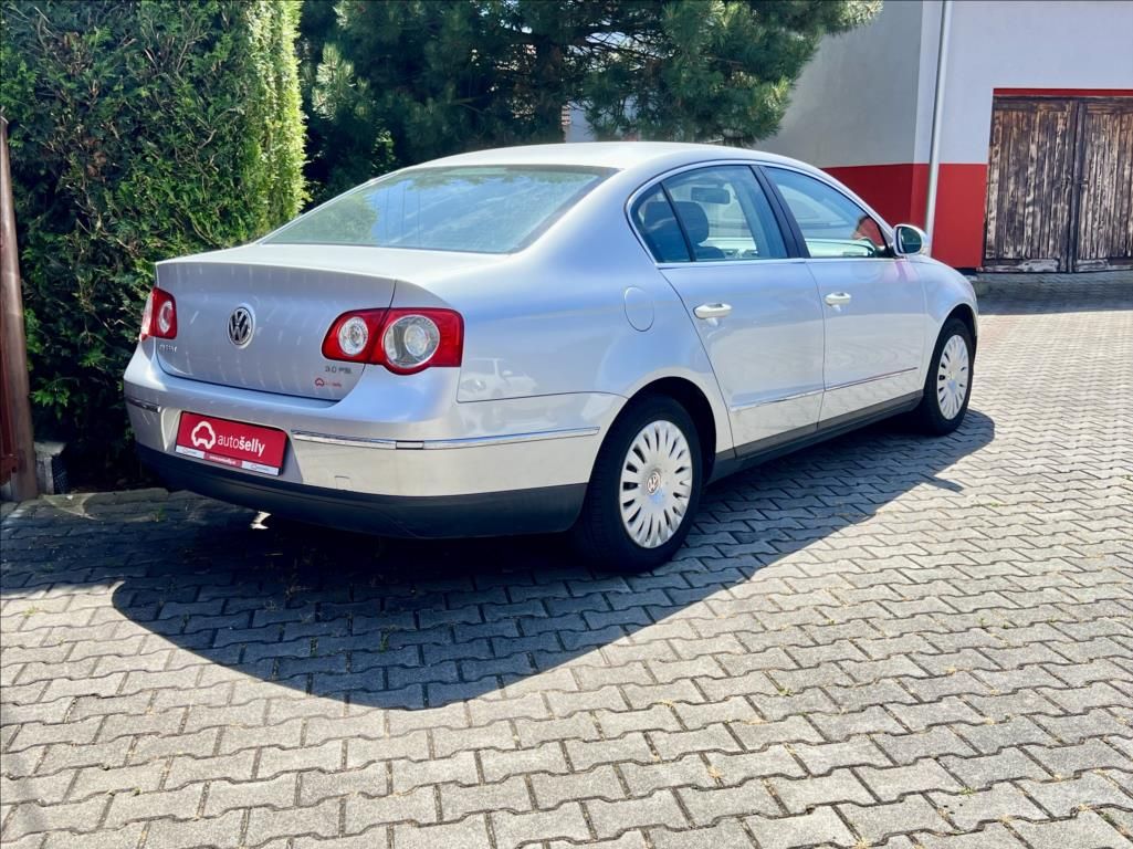 Volkswagen Passat, 2,0 FSI  COMFORTLINE - fotka 5