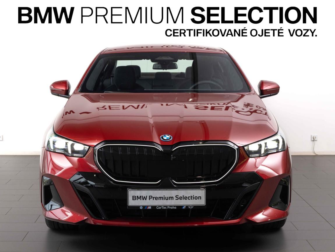 BMW Řada 5, 550e xDrive - fotka 2