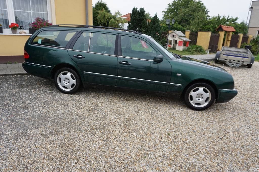 Mercedes-Benz Třídy E, E 290 - fotka 4
