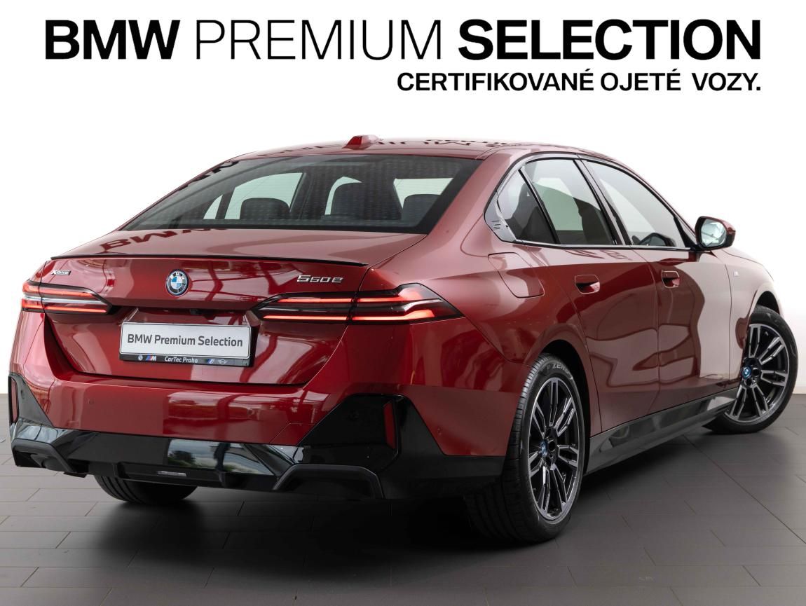 BMW Řada 5, 550e xDrive - fotka 5