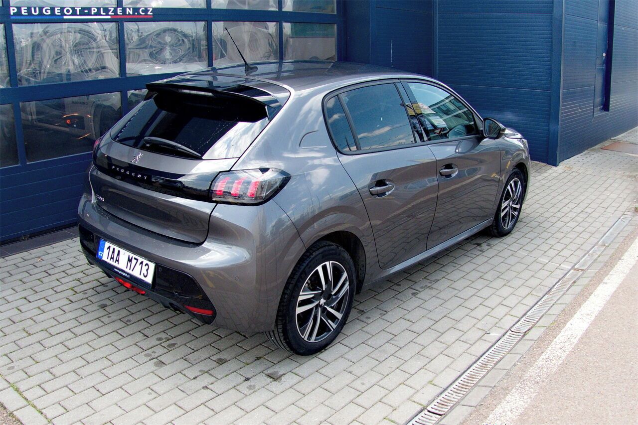 Peugeot 208, Allure 1,5 BlueHDi 100k MAN6- - fotka 2