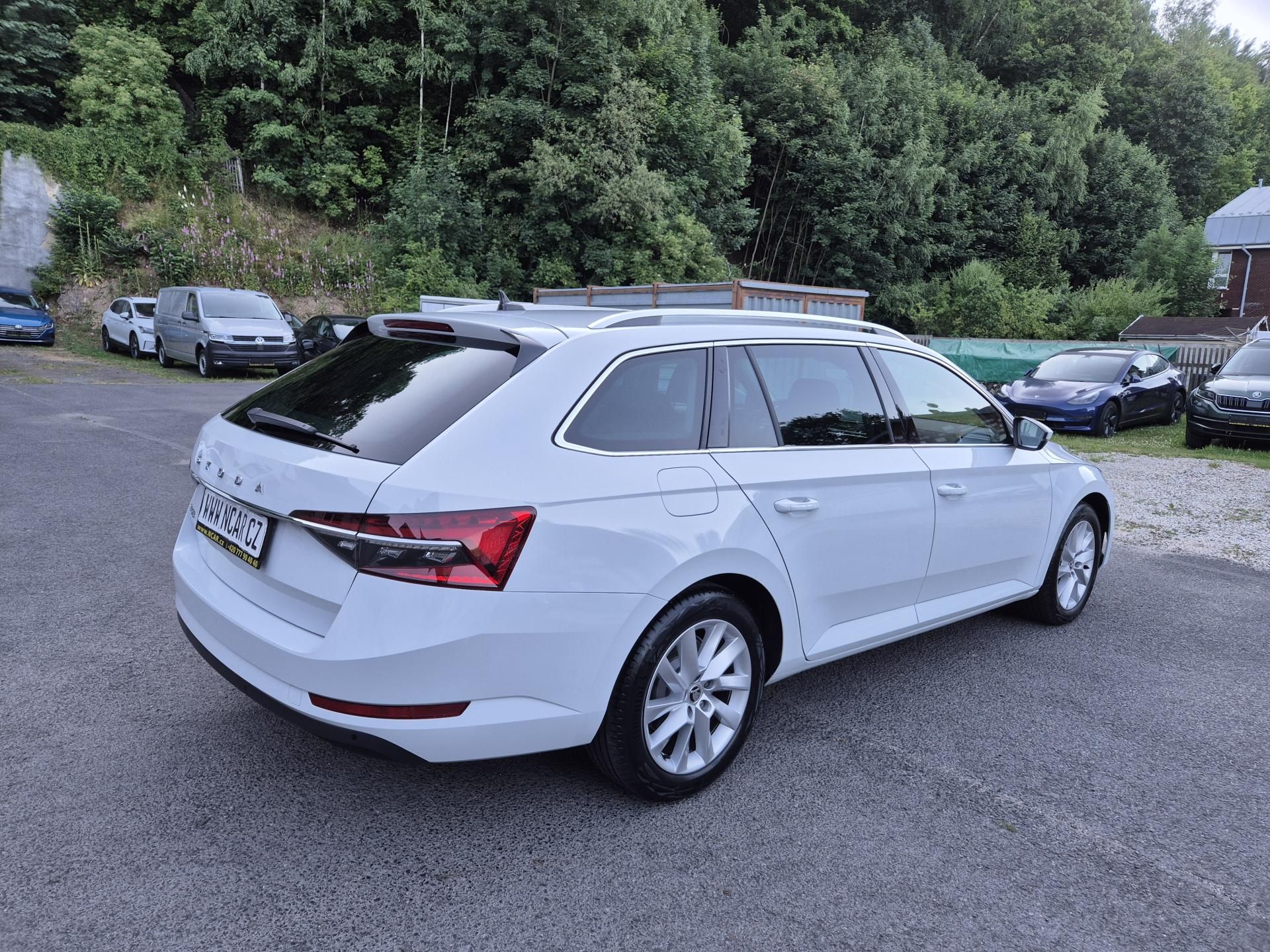 Škoda Superb, Combi 2,0TDi,DSG,110kw,17ALU - fotka 5