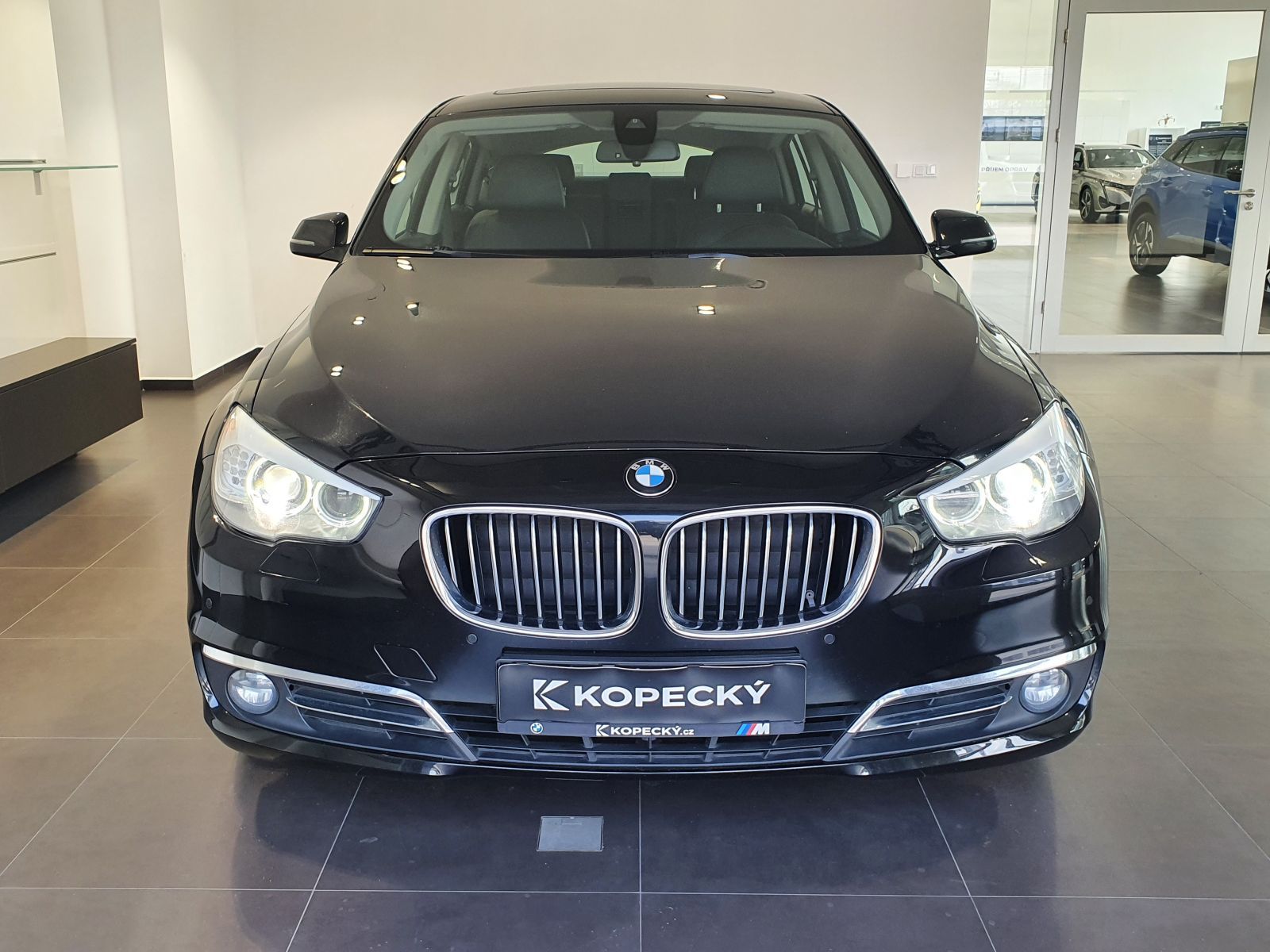 BMW Řada 5, 530d GT xDrive Luxury Line - fotka 2