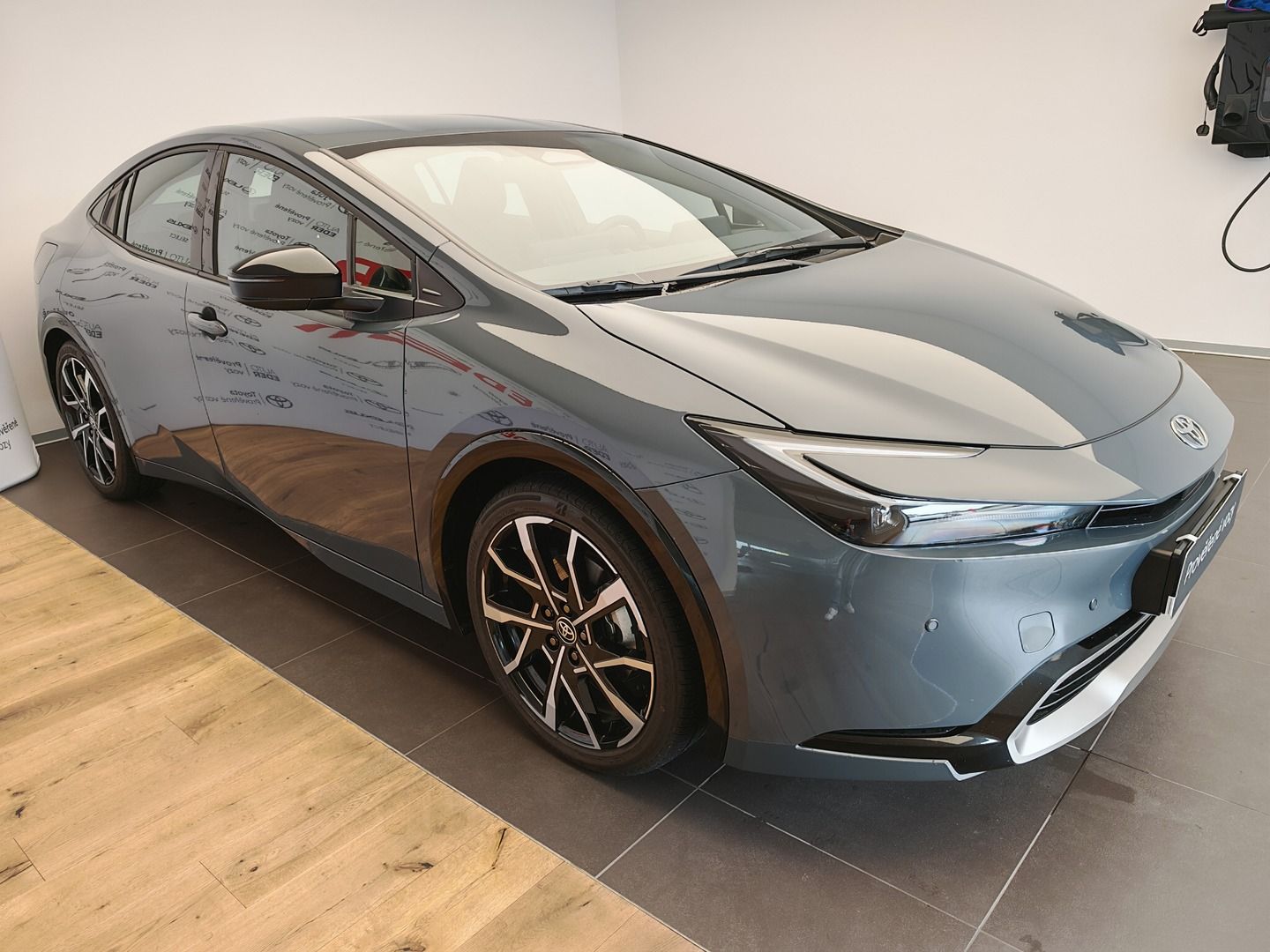 Toyota Prius, 2,0 Prestige  Plug-in Hybrid - fotka 3