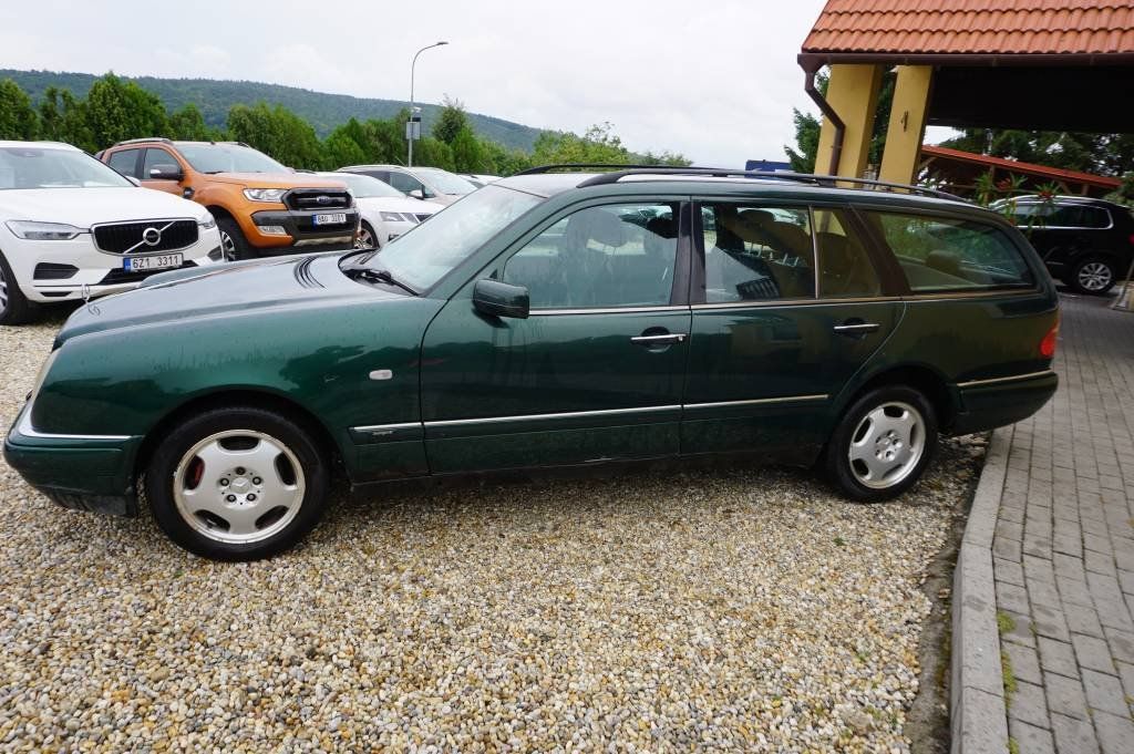 Mercedes-Benz Třídy E, E 290 - fotka 5