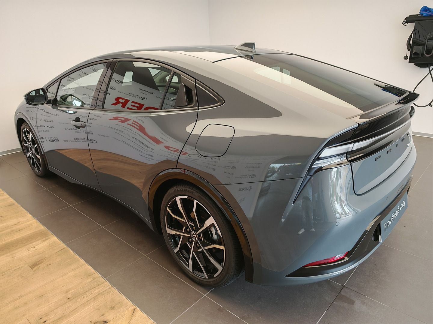 Toyota Prius, 2,0 Prestige  Plug-in Hybrid - fotka 6