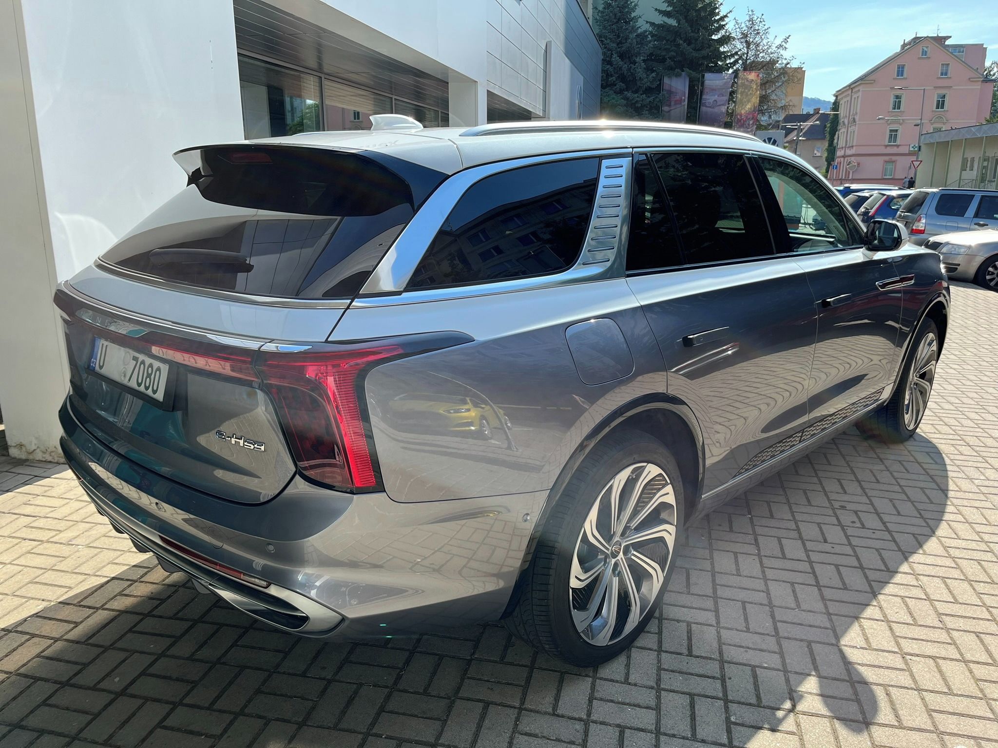 Hongqi E-HS9, Long Range 120 kW - fotka 6