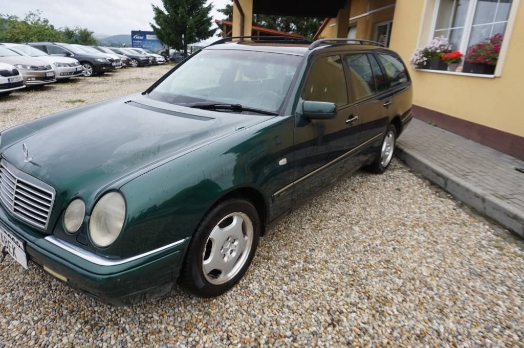 Mercedes-Benz Třídy E, E 290 - fotka 2