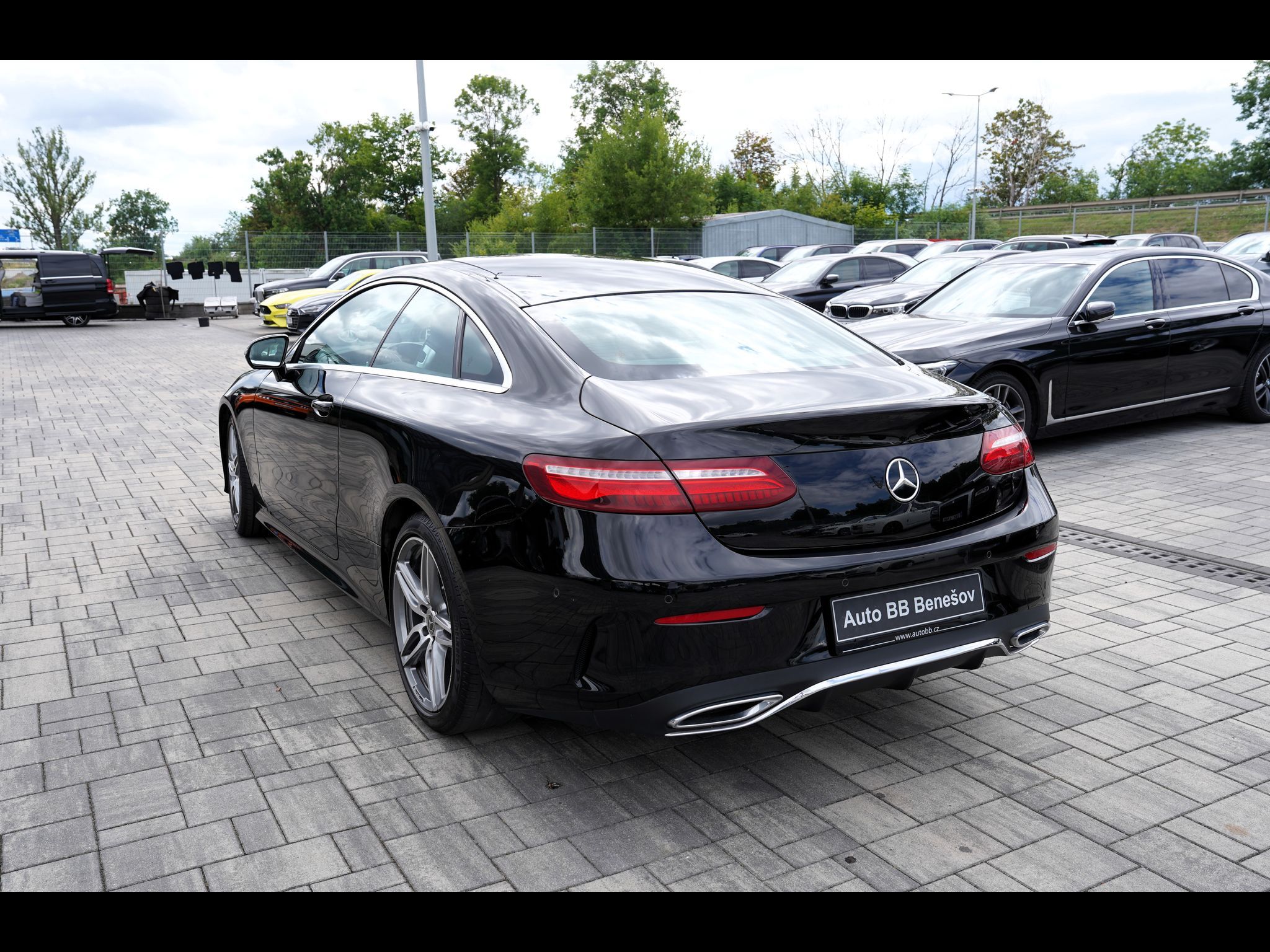 Mercedes-Benz Třídy E, E 300d AMG Avantgarde/245 PS - fotka 4