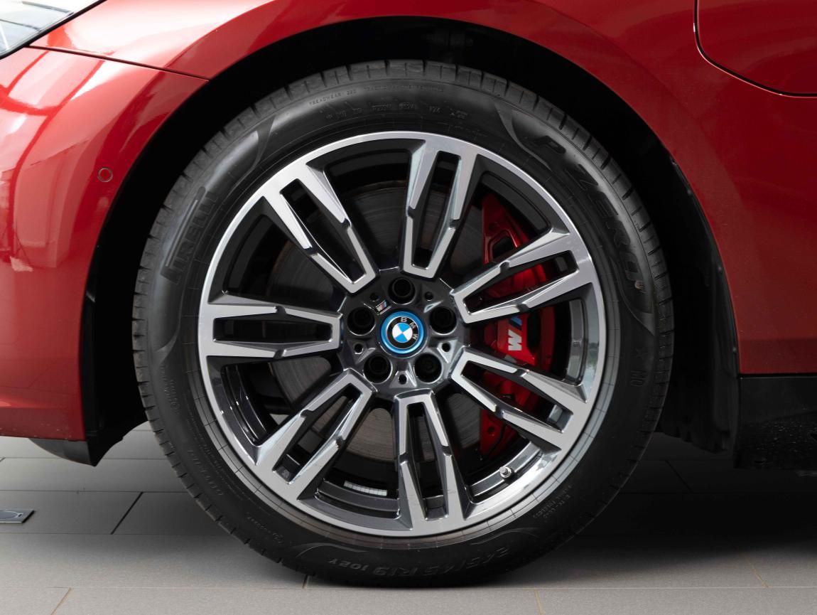 BMW Řada 5, 550e xDrive - fotka 6
