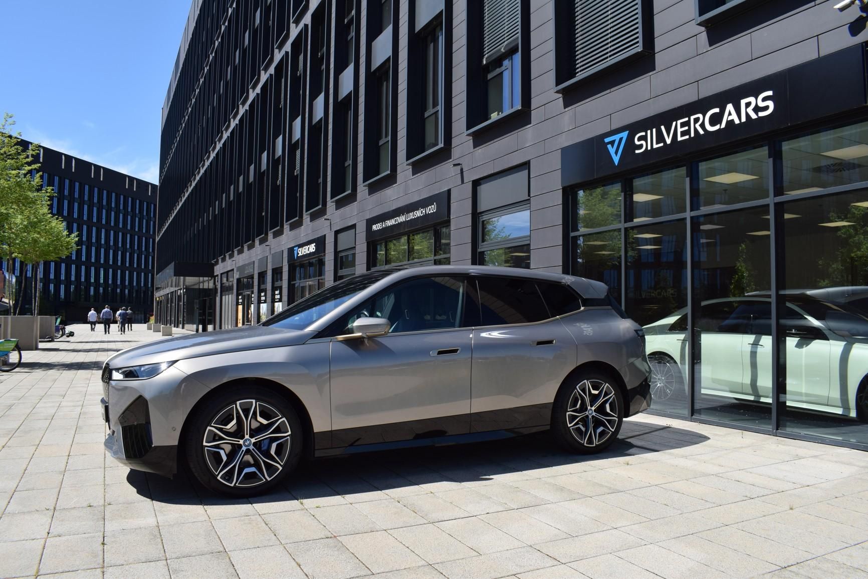BMW iX, iX40xD/pano/360 - fotka 2