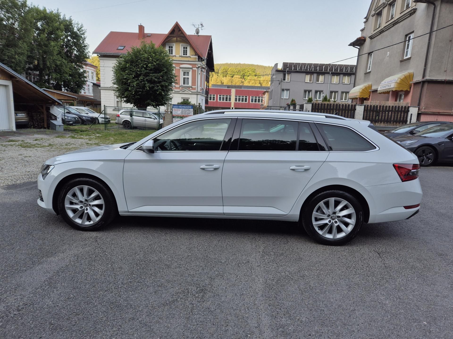 Škoda Superb, Combi 2,0TDi,DSG,110kw,17ALU - fotka 6