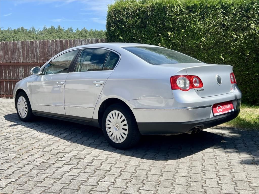 Volkswagen Passat, 2,0 FSI  COMFORTLINE - fotka 3