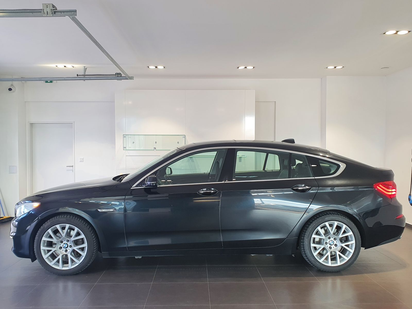 BMW Řada 5, 530d GT xDrive Luxury Line - fotka 3