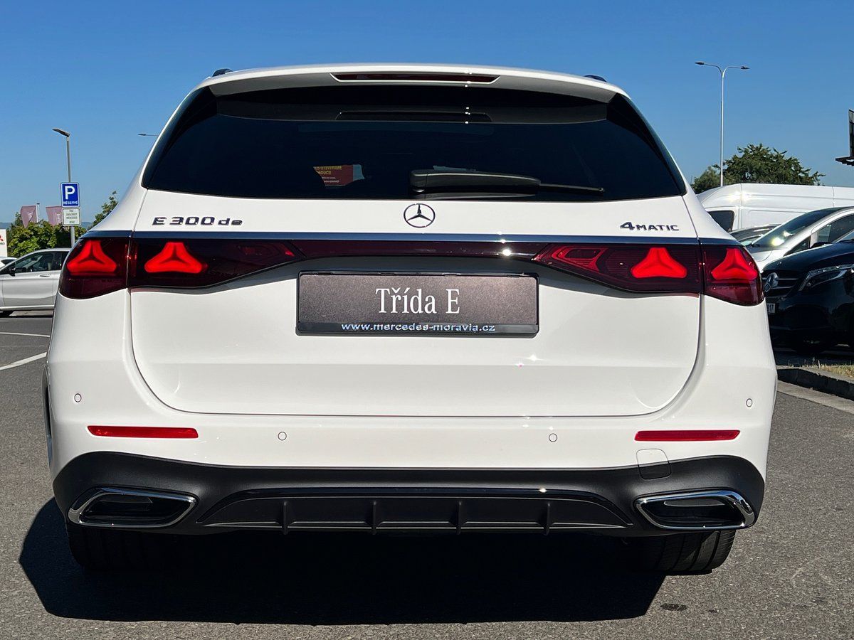 Mercedes-Benz Třídy E, 300 de 4MATIC kombi s EQ - fotka 4