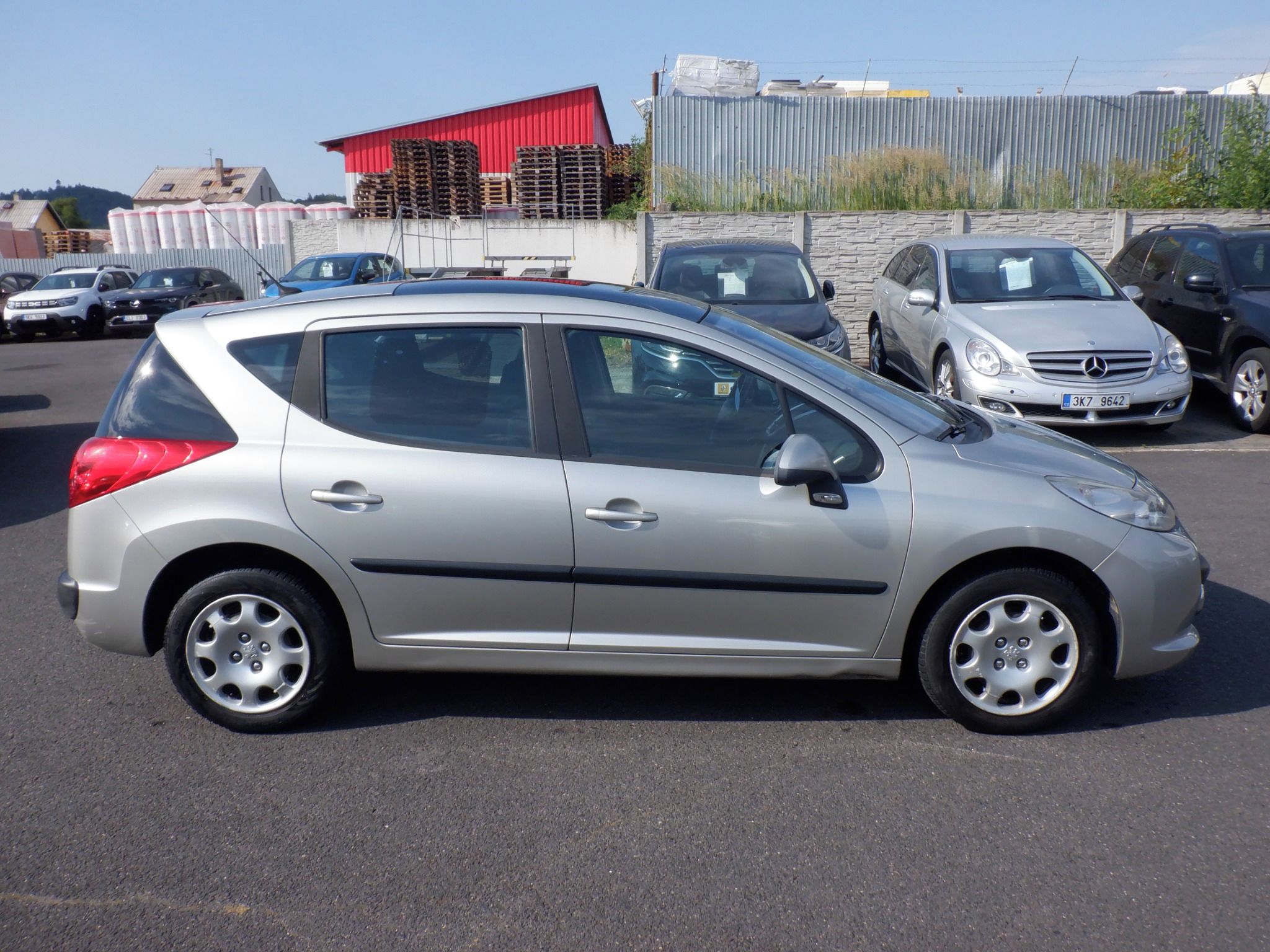 Peugeot 207, 1.4i SW Essence - fotka 4