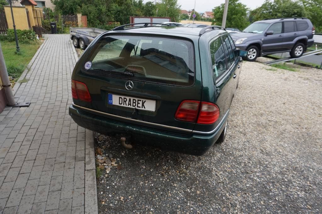 Mercedes-Benz Třídy E, E 290 - fotka 6