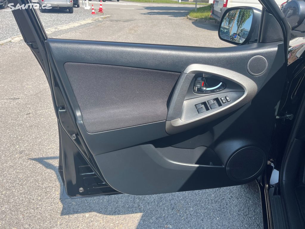 Toyota Rav4, fotka 24