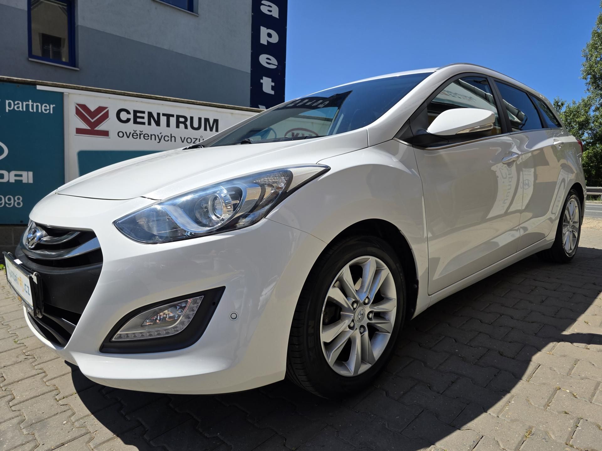 Hyundai i30, 1.6-NÍZKÉ KM-nová STK-CEBIA - fotka 3