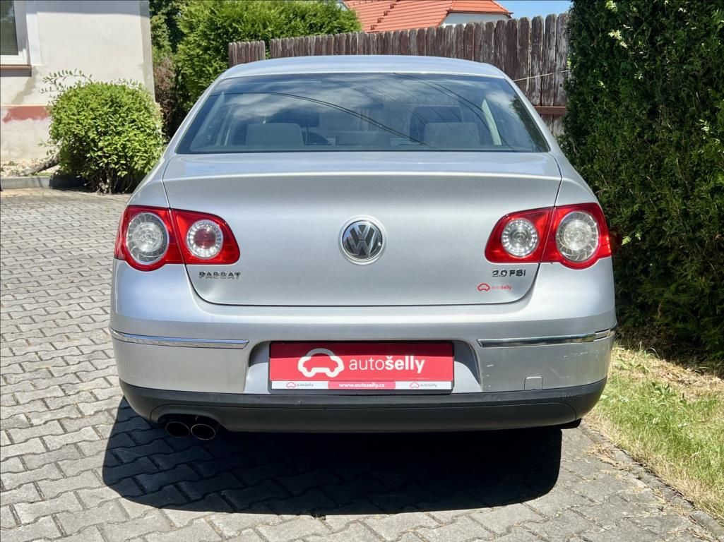 Volkswagen Passat, 2,0 FSI  COMFORTLINE - fotka 4