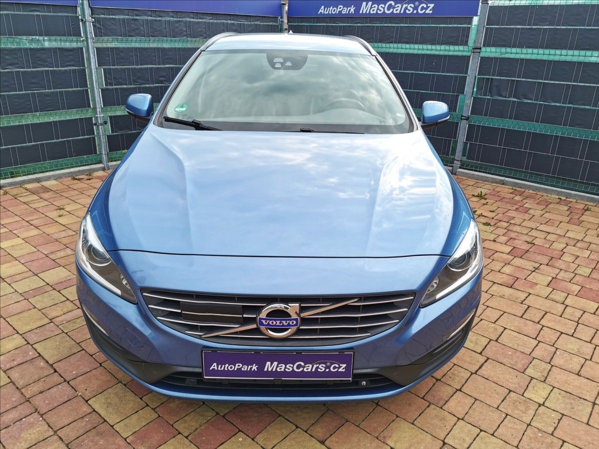 Volvo V60, 2.0 D4 Momentum - fotka 2
