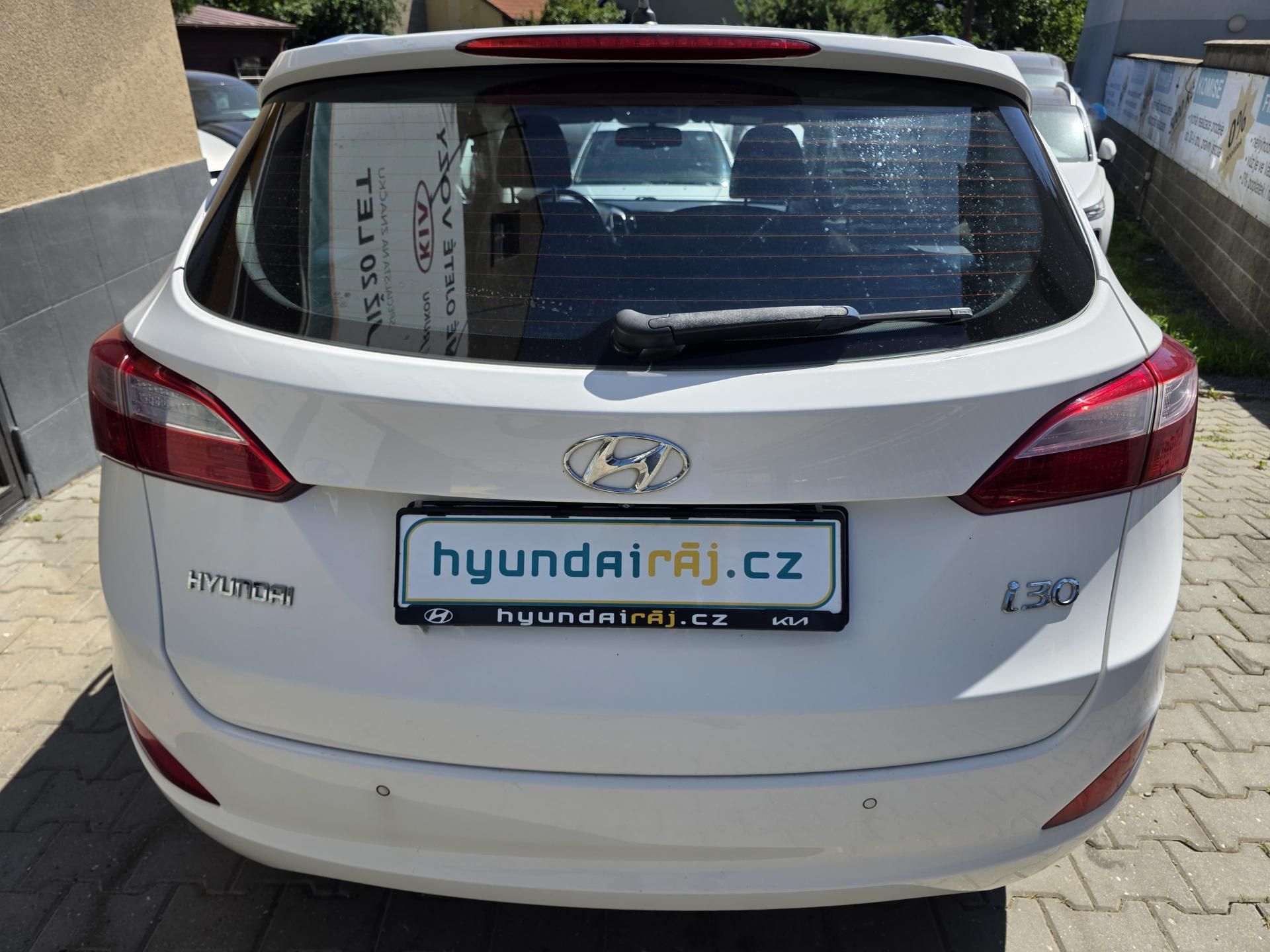 Hyundai i30, 1.6-NÍZKÉ KM-nová STK-CEBIA - fotka 5