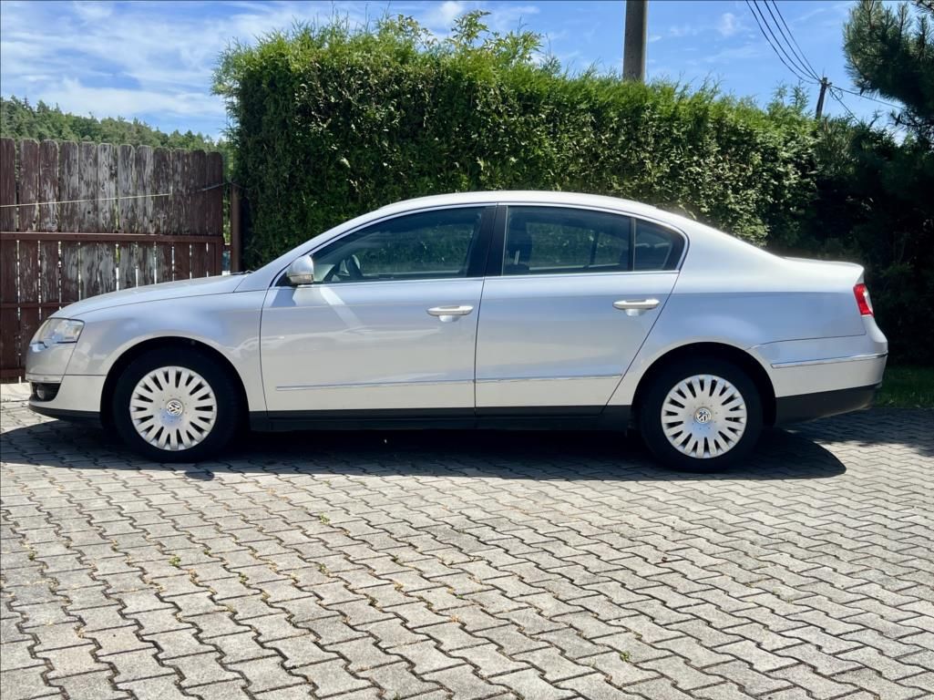 Volkswagen Passat, 2,0 FSI  COMFORTLINE - fotka 2