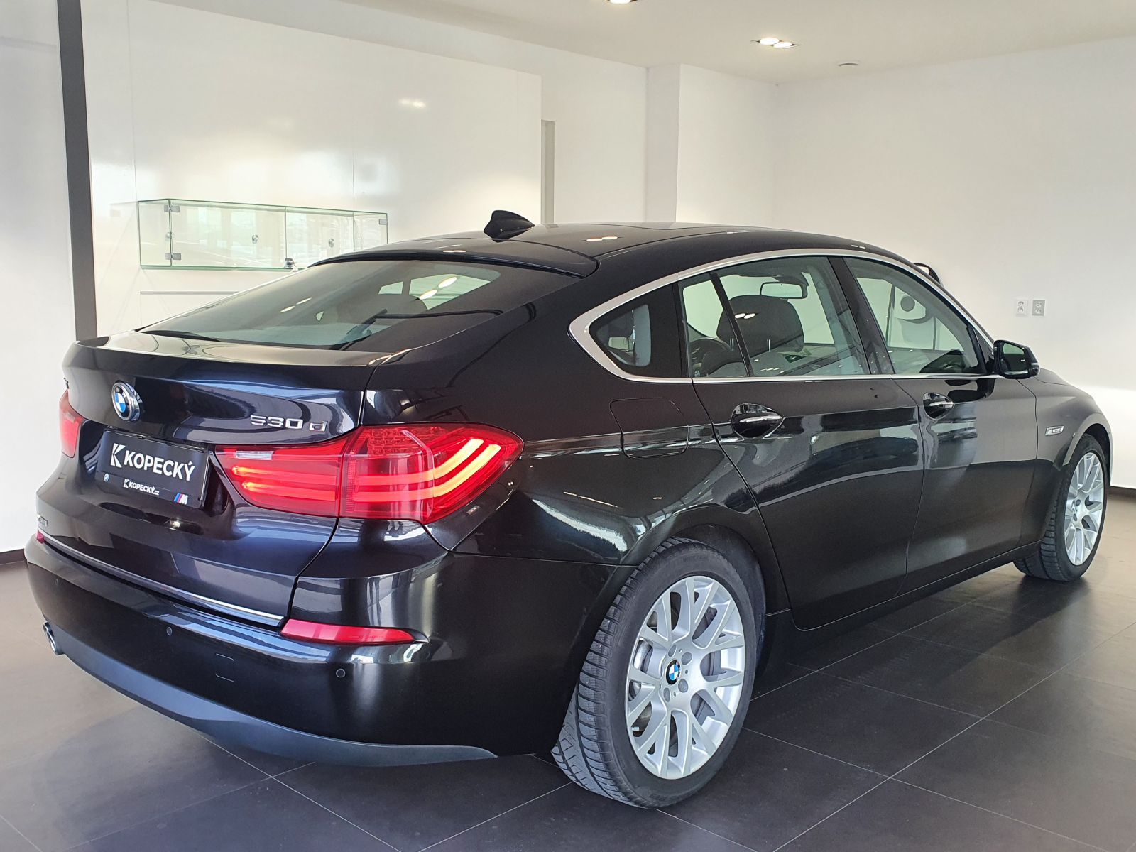 BMW Řada 5, 530d GT xDrive Luxury Line - fotka 6