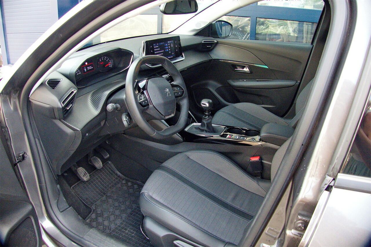 Peugeot 208, Allure 1,5 BlueHDi 100k MAN6- - fotka 3