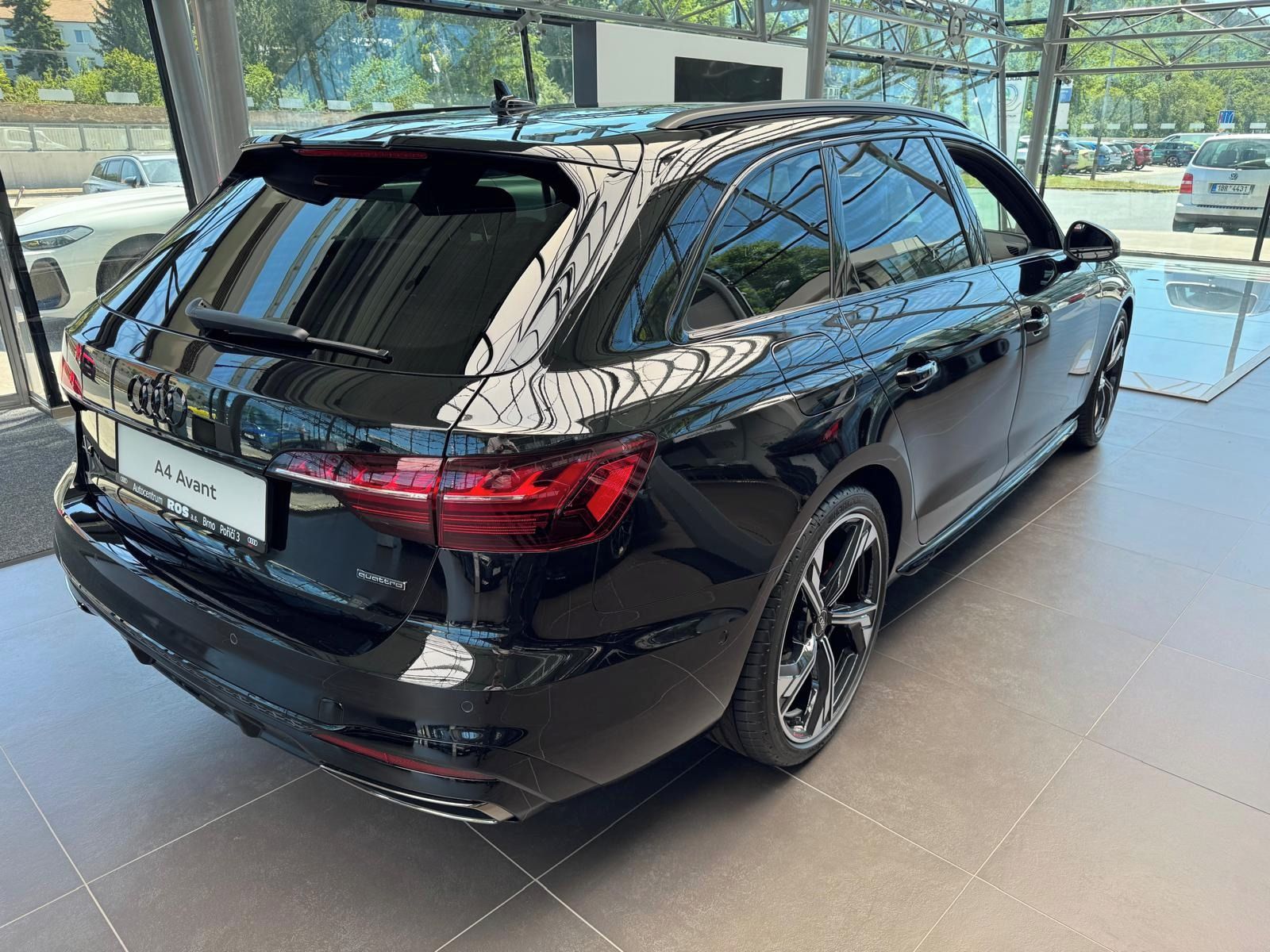 Audi A4, Avant S line 40 TDI 150 kW - fotka 5