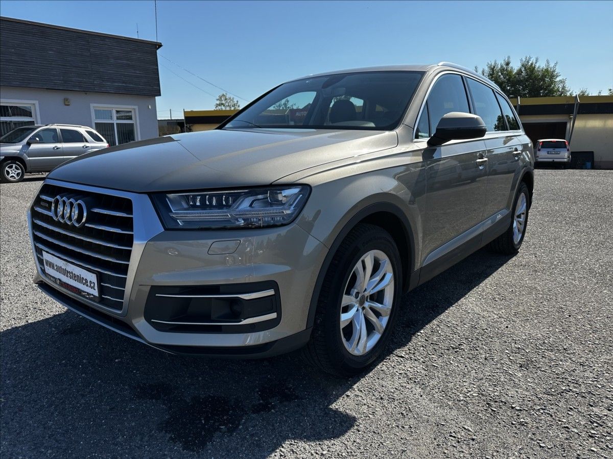 Audi Q7, 3,0 TFSI QUATTRO-MÁLO KM-ČR
