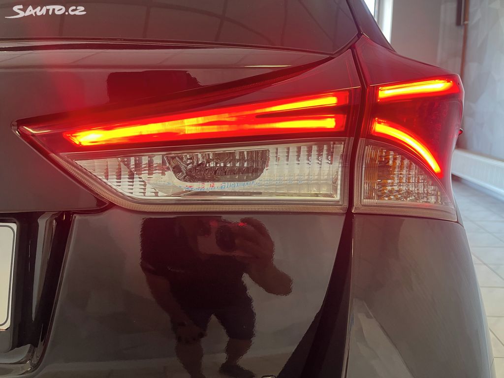Toyota Auris, fotka 11