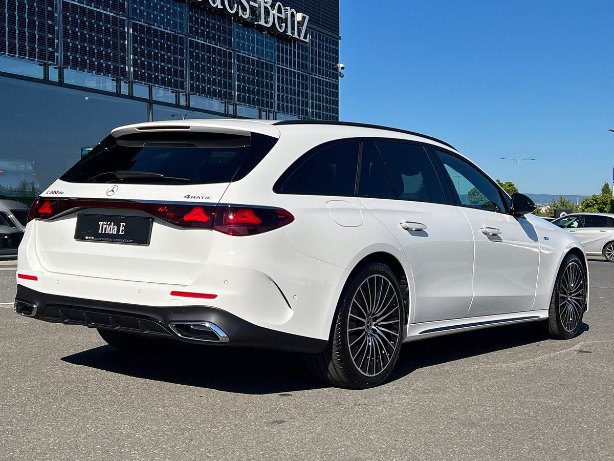 Mercedes-Benz Třídy E, 300 de 4MATIC kombi s EQ - fotka 3