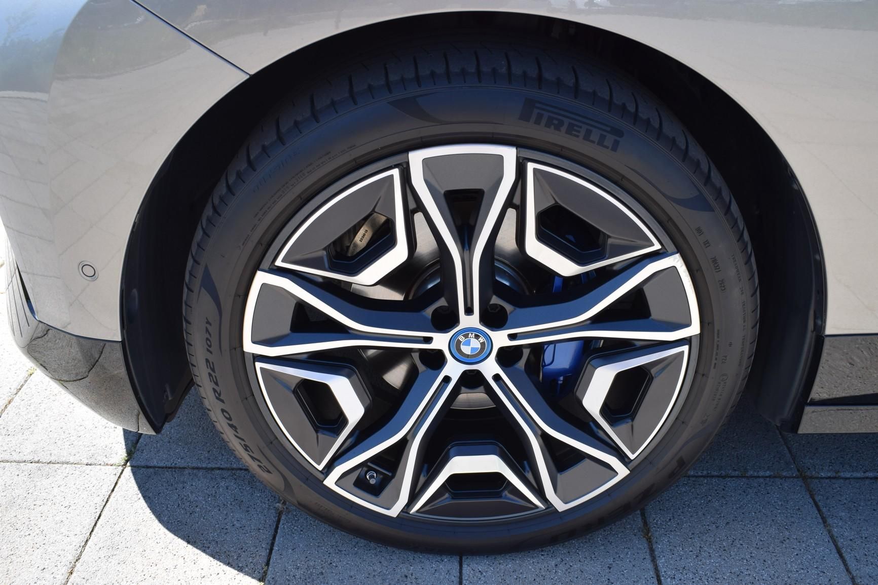 BMW iX, iX40xD/pano/360 - fotka 3