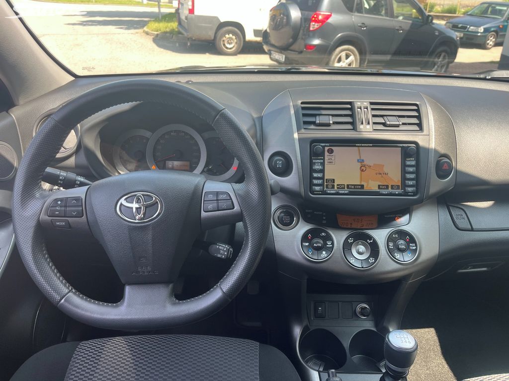 Toyota Rav4, fotka 9