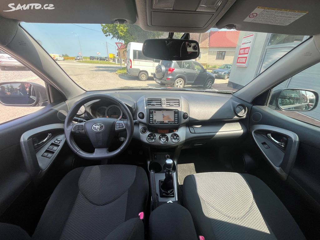 Toyota Rav4, fotka 8