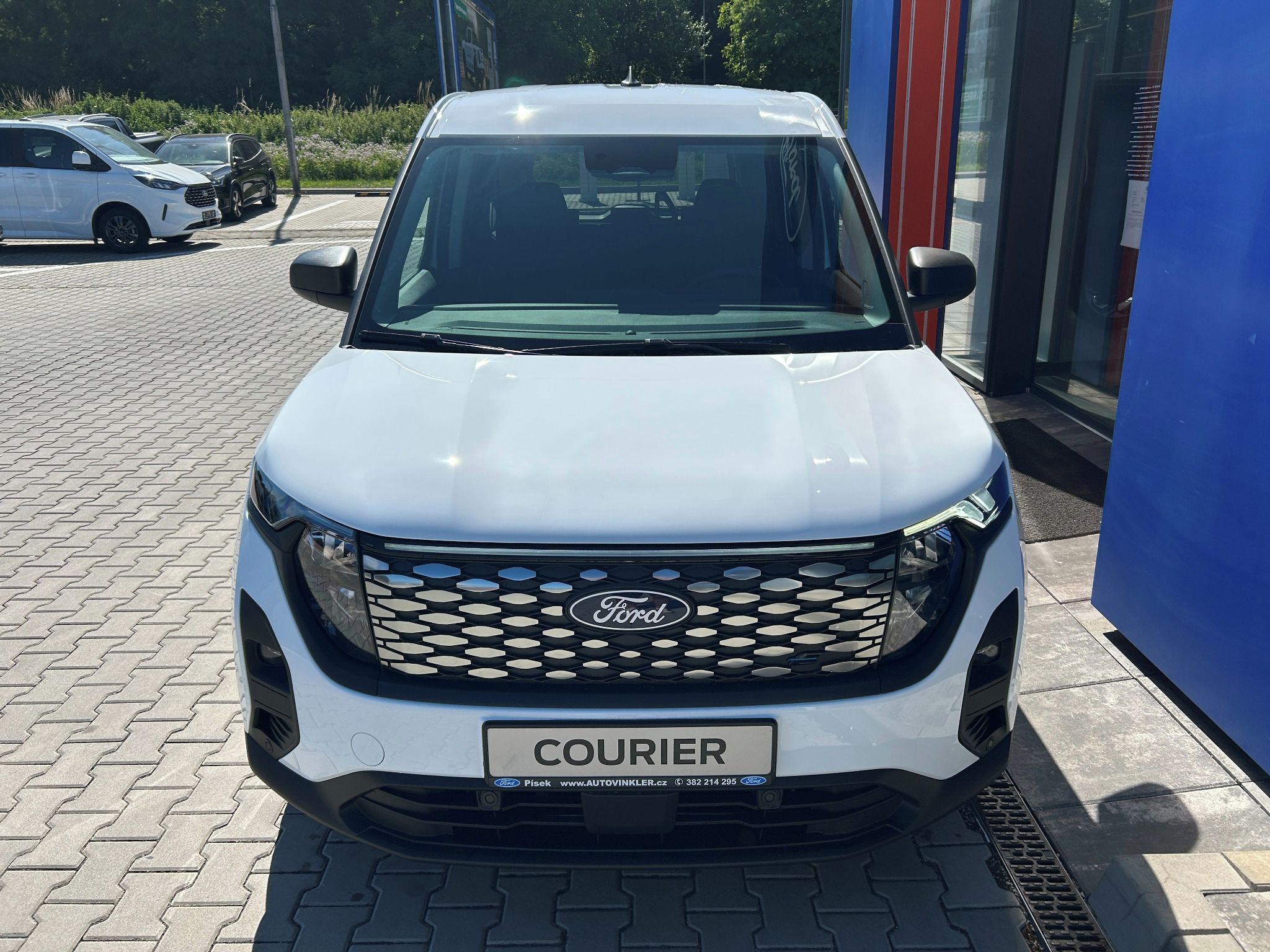 Ford Tourneo Courier, 43 kWh Elektromotor Trend L1 - fotka 2