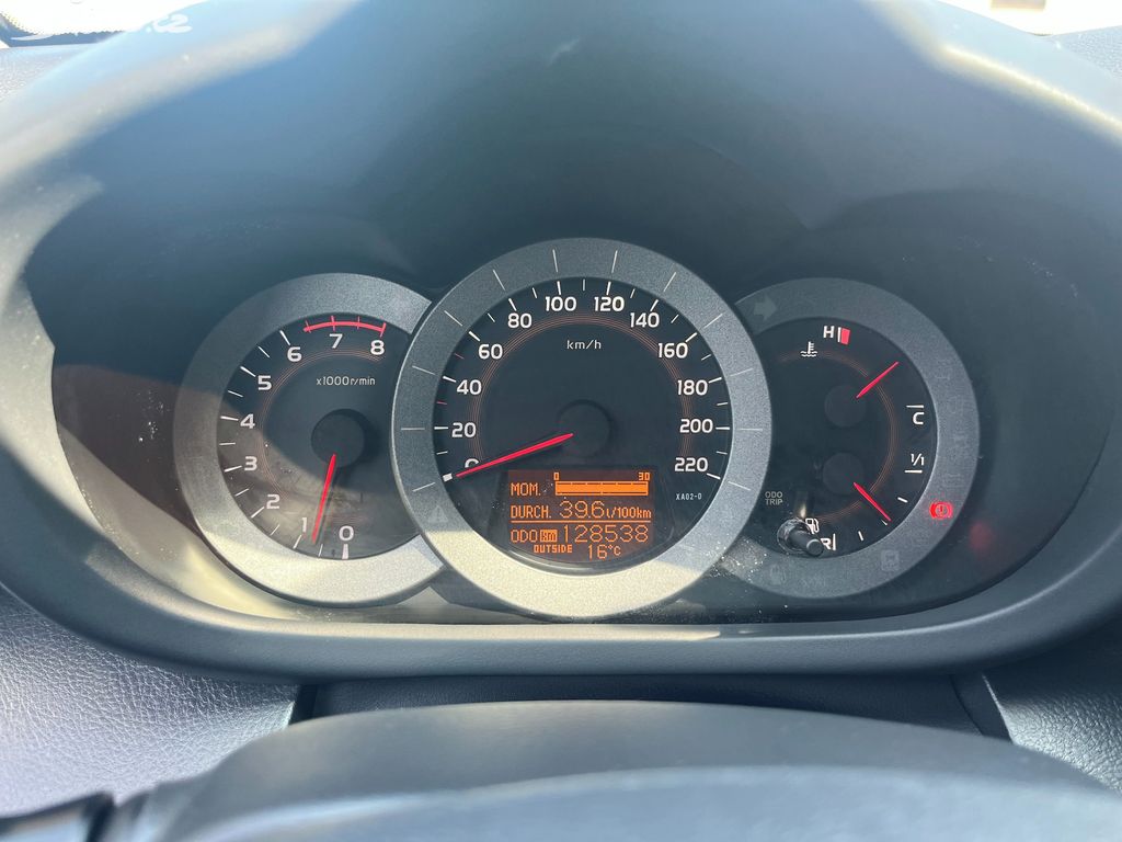 Toyota Rav4, fotka 10
